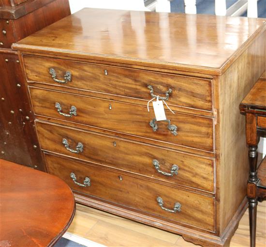 A George III mahogany chest of drawers W.89cm